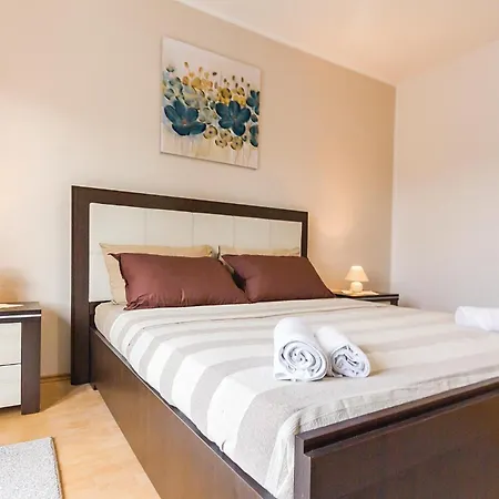 5 Bedroom Cozy In Holiday home Pula