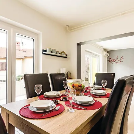 5 Bedroom Cozy In Holiday home *