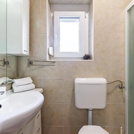 Holiday home 5 Bedroom Cozy In Pula