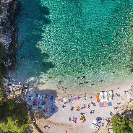 Holiday home 5 Bedroom Cozy In Pula