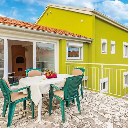 5 Bedroom Cozy In بيت للعطل *